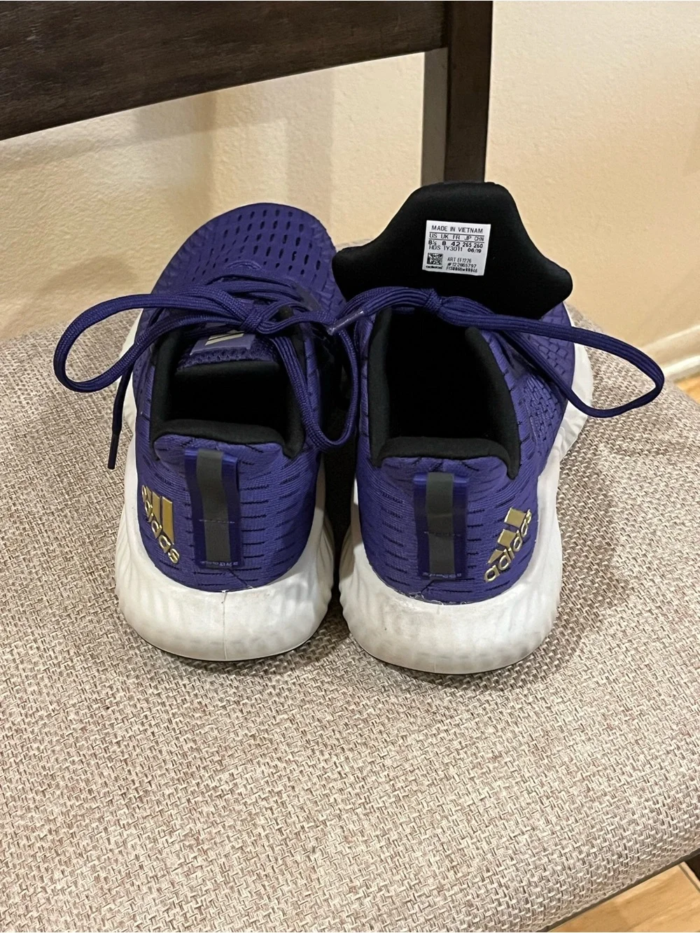Men’s Adidas Alphabounce Plus running shoes. Mesh upper, bounce midsole. 9-9.5